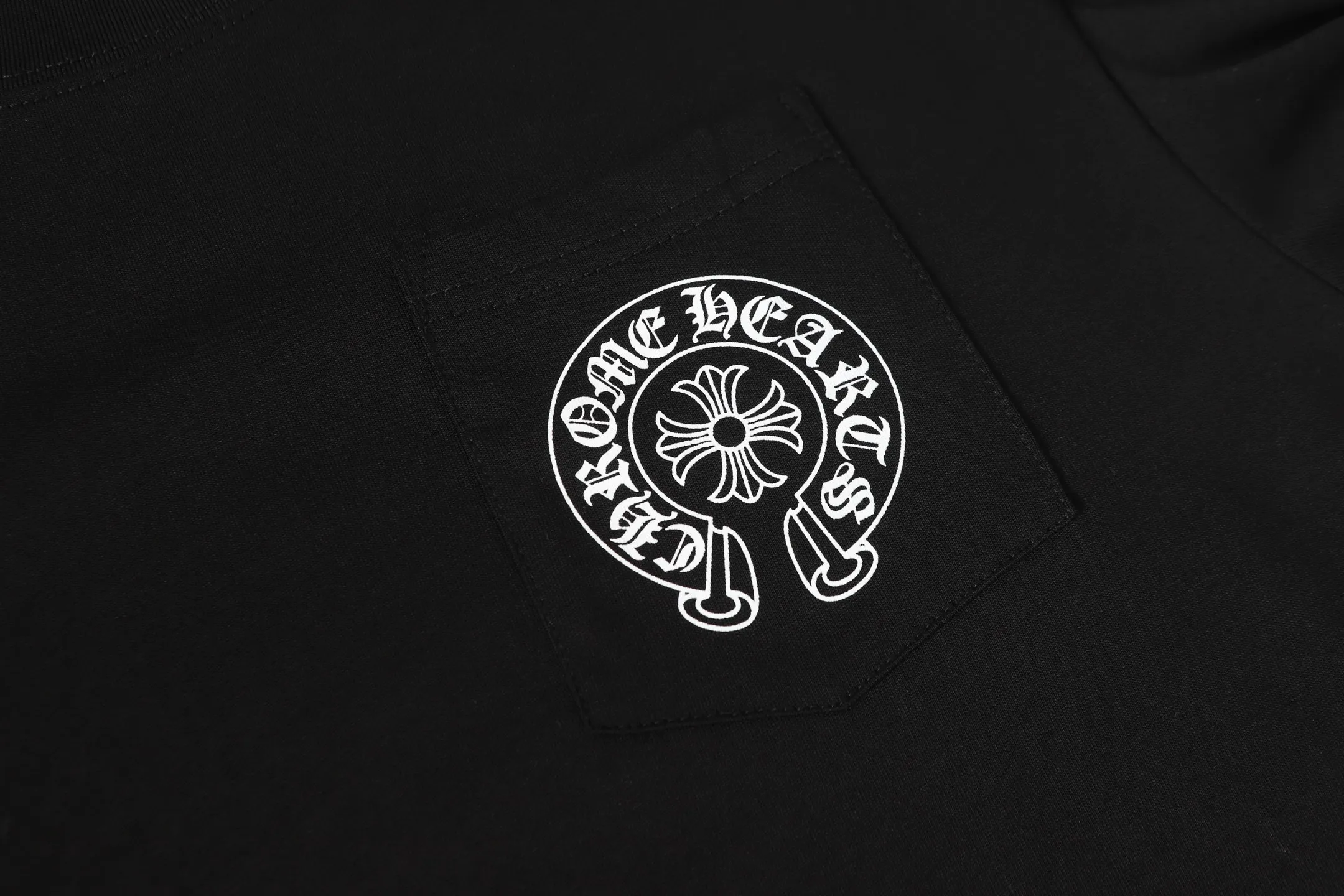 P150 2125 style -Chrome Hearts/Chrome Hearts Hong Kong limited Sanskrit letter printed long-sleeved T-shirt -High weight, high density and high quality. The wool is soft, delicate and skin-friendly. It feels soft and silky. It has excellent warmth and skin-friendly properties.